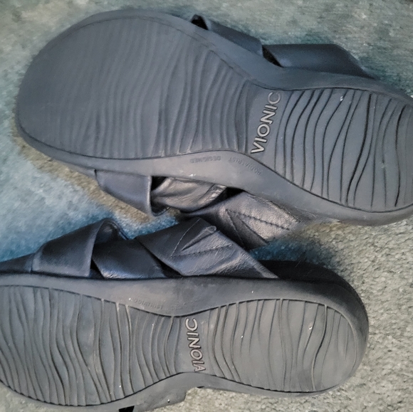 Vionic sandals black size 6 - Picture 1 of 5